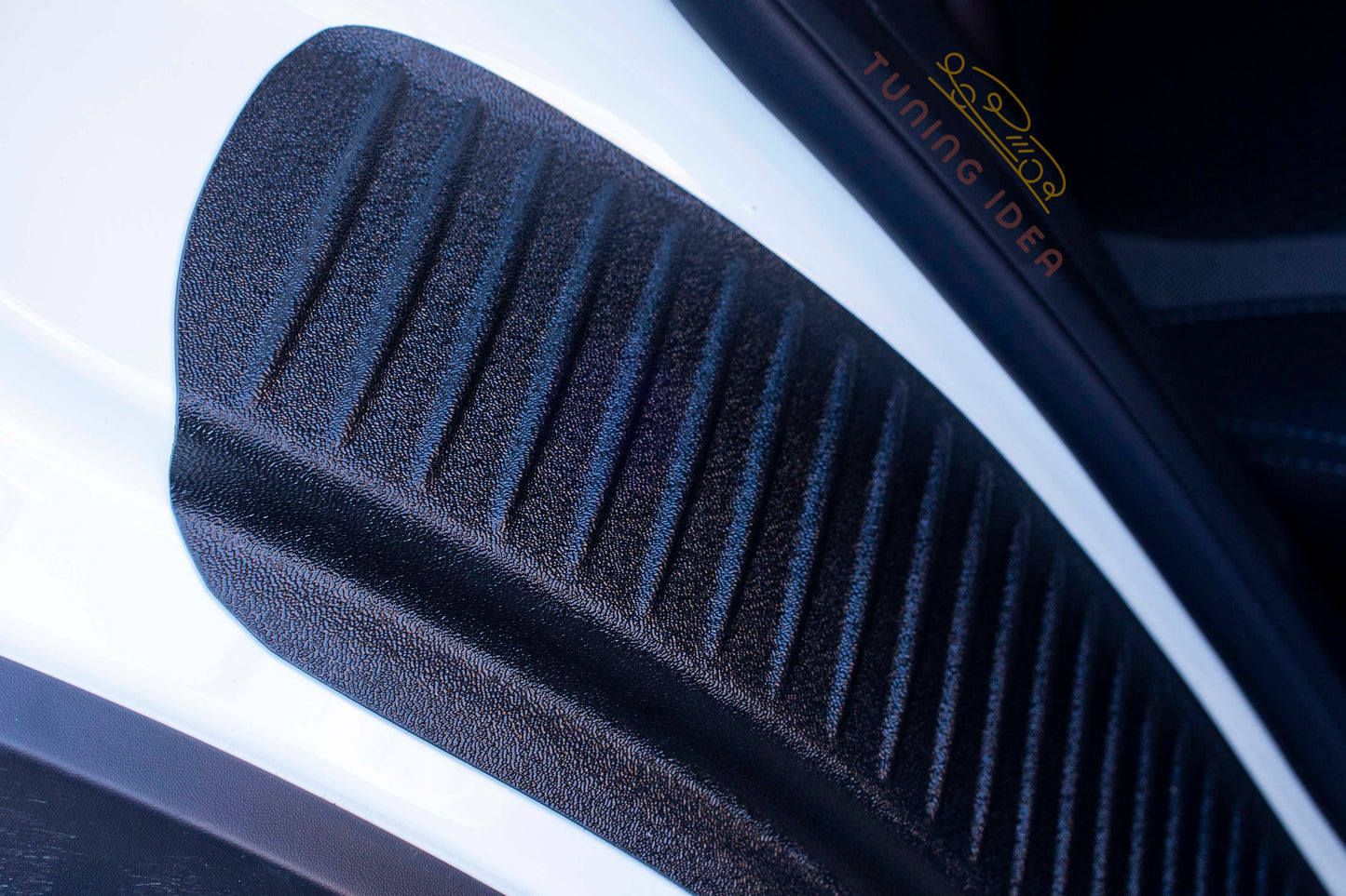 Trims on the inner parts of the rear arches of Nissan Qashqai 2014-2021